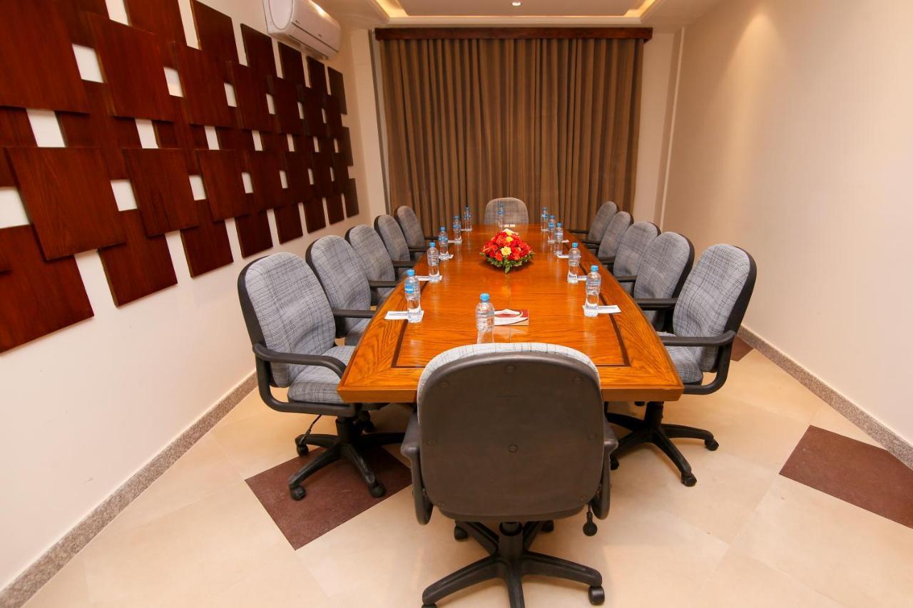 Hotel One Rahim Yar Khan Club Road Eksteriør billede